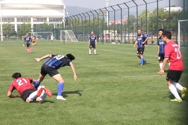 米勒压哨绝杀黄蜂险胜活塞 火箭大胜马刺27分