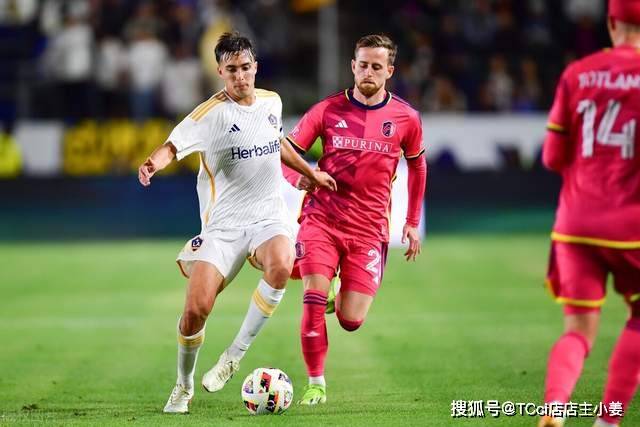 莱万+拉菲尼亚=欧洲最强双人组！合计狂轰46球