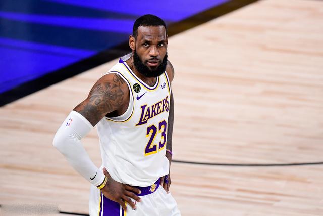 萨林杰22+16吉伦沃特32+8+13 深圳克山东9连胜