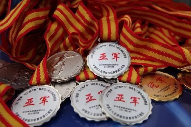 迪玛利亚社交媒体晒全家福 祝所有人2025新年快乐